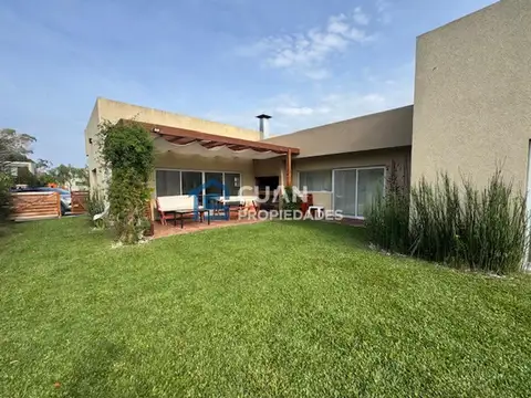 Casa 4 ambientes con 3 baños