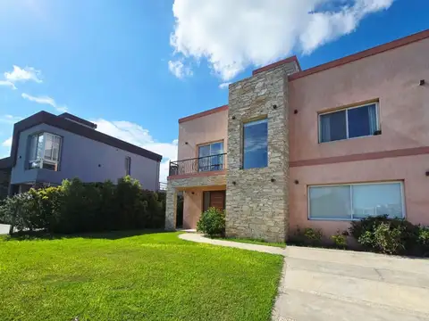 CASA EN ALQUILER EN AYRES PLAZA - PILAR