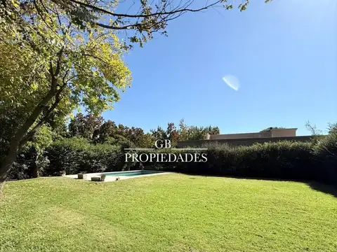 Casa en Venta con 4 cocheras
