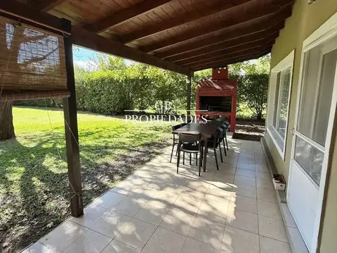 Casa 5 ambientes con 4 baños