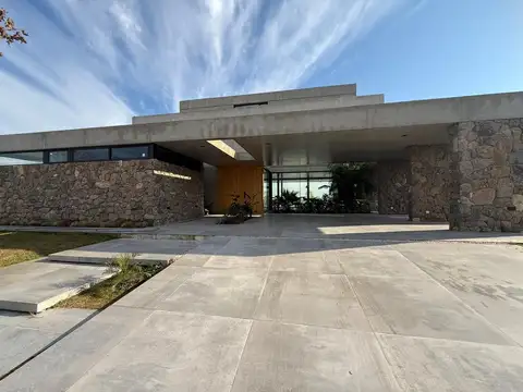 Casa Muelles Puertos al lago central