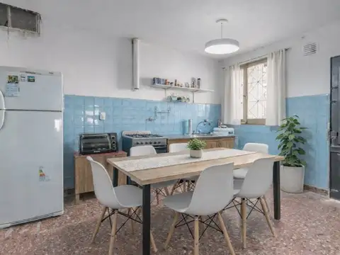 Casa de 3 ambientes con Patio Apta Crédito en Banfield Este