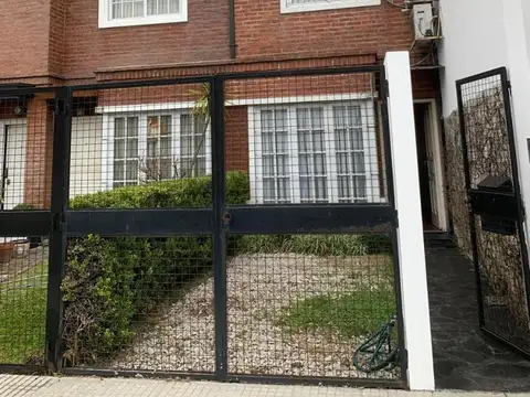 TRIPLEX PH 4 AMBIENTES PATIO COCHERA MONTE CASTRO