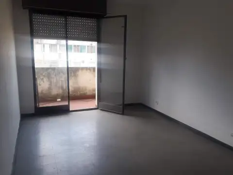 Departamento en Alquiler en Barrio Industrial, $ 300.000