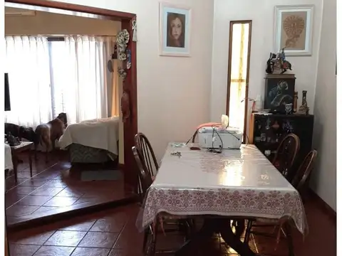 EXCELENTE CHALET DE 5 AMBIENTES. APTO CREDITO 