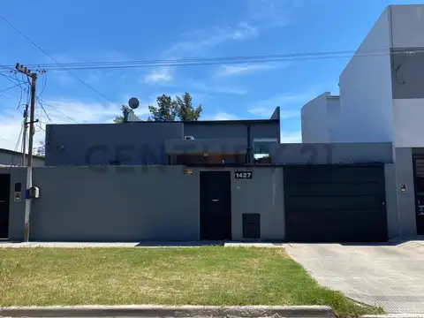 Casa al frente en PH - 518 e/ 9 y 10