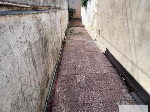 Casa en venta - 2 Dormitorios 1 Baño - La Plata