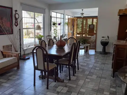Casa en Venta con 6 cocheras