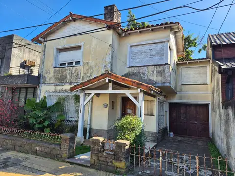 CHALET CLÁSICO DE 4 AMBIENTES EN VENTA - ITUZAINGÓ CENTRO NORTE
