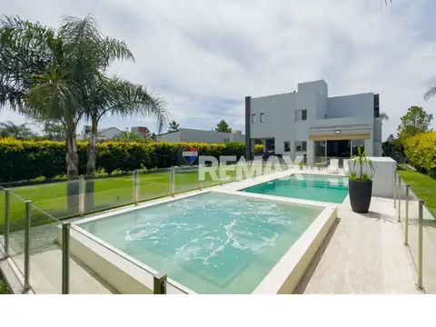 VENTA CASA AIRES DEL LLANO MODERNA Y CONFORTABLE