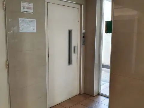 Dos ambientes EXCELENTE estado , con balcon