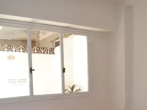2 ambientes con patio, excelente ubicación, cerca del Hospital Italiano.