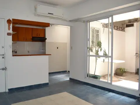 2 ambientes con patio, excelente ubicación, cerca del Hospital Italiano.