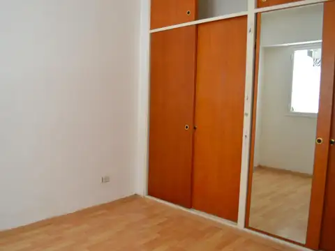 Yatay 700, Piso PB