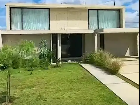 Venta casa en Barrio Cerrado San Sebastián Área 8 hormigón vista