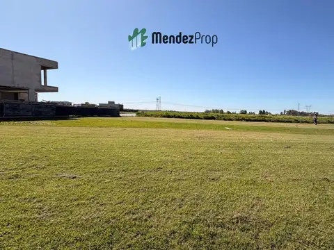 LOTE A LAGUNA EN LA PROVIDENCIA