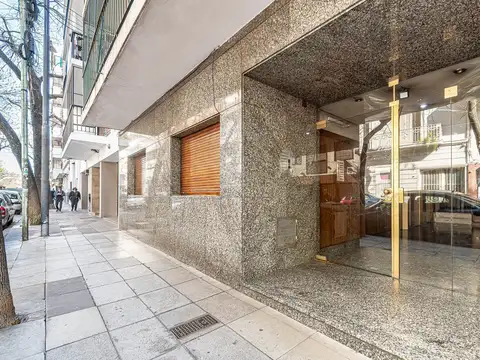 Departamento de 3 ambientes con 2 patios.