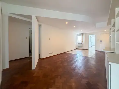 VENTA – Departamento de 2 dormitorios con comodín y balcón al frente. Rosario Centro.