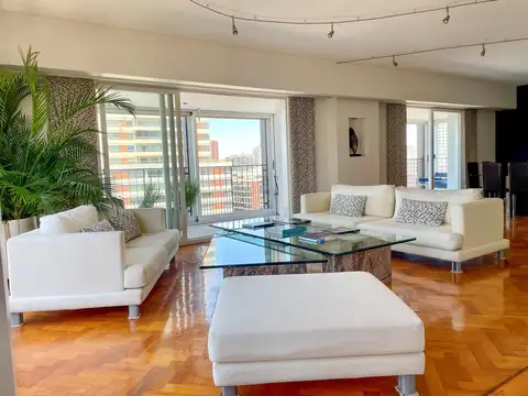 Departamento en piso 18 con dos dormitorios mas escritorio, dependencia de servicio y cochera 