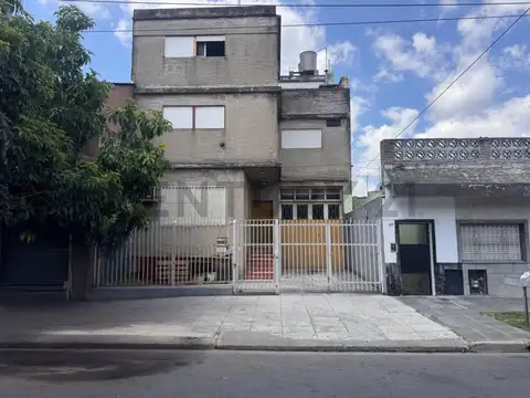 VENTA GALPON CASEROS 434 M2 2 PLANTAS