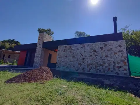 Casa 4 ambientes con 2 baños