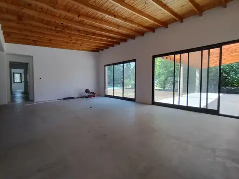 Casa en Venta con 3 cocheras