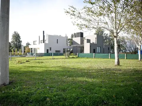 VENTA LOTE 80 EN BARRIO PRIVADO, SEGURIDAD 24HS, PISCINA!