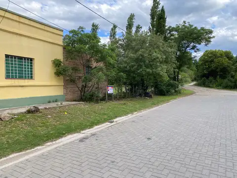 CASA EN VENTA frente a la Plaza de Las Chacras, pedanía La Paz