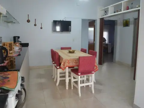 Casa 4 ambientes con 2 baños