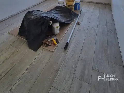 Casa en venta c/ cochera en Las Acacias
