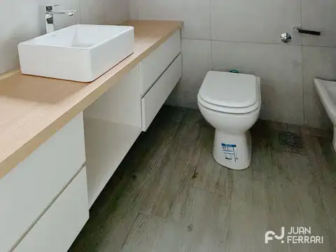 Casa 6 ambientes con 2 baños