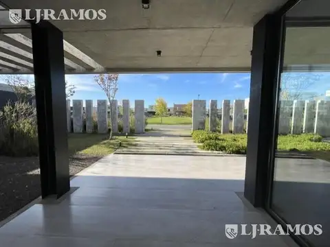 Casa 7 ambientes con 4 baños