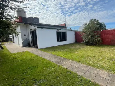 Venta, Casa, 4 Ambientes, Apto Crédito, Jardín, Patio, Parrilla, Cochera, Merlo