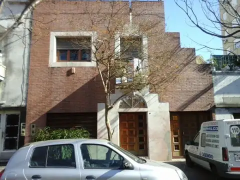 Importante chalet americano ! Excelente ubicacion , a metros