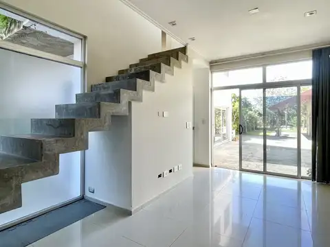 Casa 6 ambientes con 4 baños