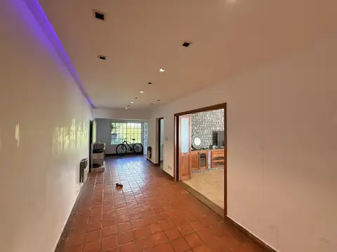 Casa 7 ambientes con 2 baños