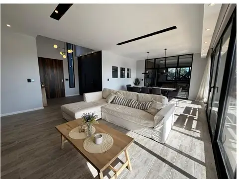 Casa 5 ambientes con 5 baños