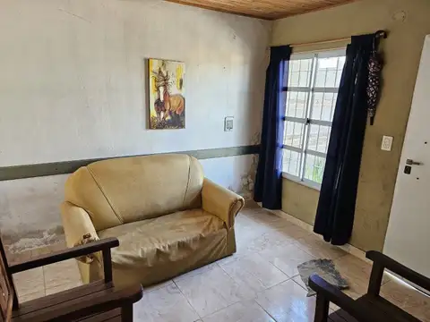 Casa 5 ambientes con 1 baño