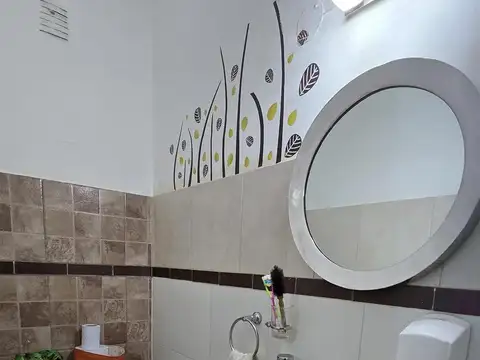 Casa en Venta con 3 cocheras