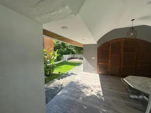 Casa 10 ambientes con 3 baños