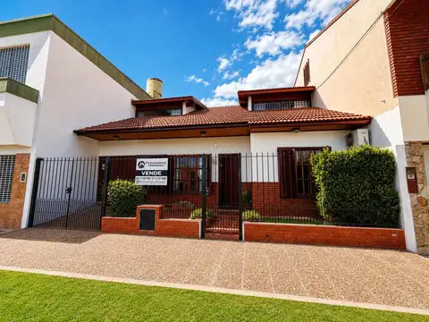Venta importante casa en Bernal oeste