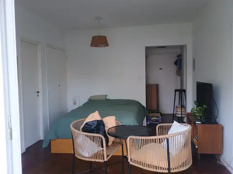 1Amb Frente,Balcón-Luminoso,Cocina independiente a gas, baño instalado, placards, A.Acondicionado