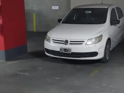 Exelente cochera España y Rioja acepto permutas