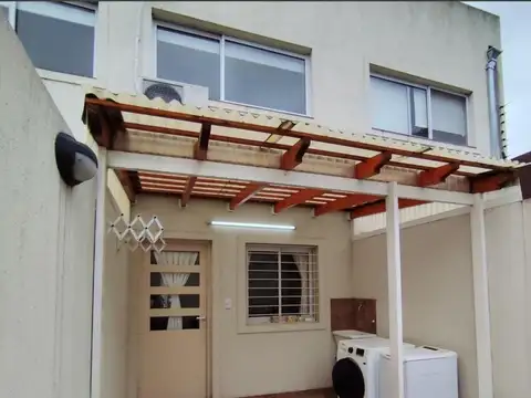 Depto Tipo Casa 3 ambientes con 2 baños