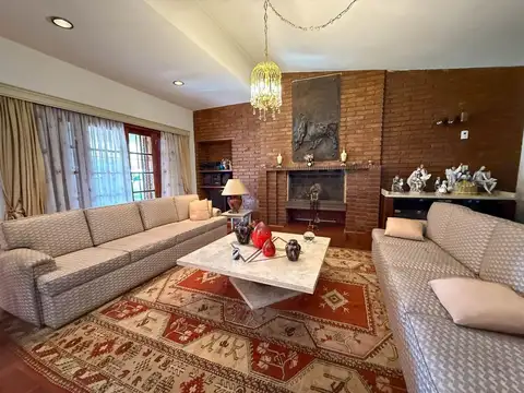 Casa 9 ambientes con 3 baños