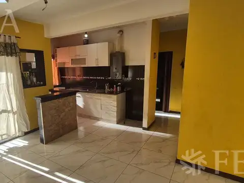 Venta departamento 3 ambientes con balcón en Lanús