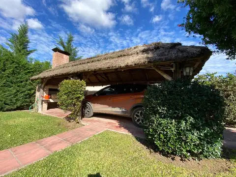 Casa 4 ambientes con 2 baños