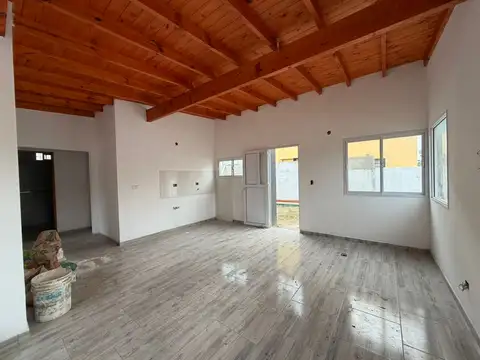 Casa 4 ambientes con 1 baño