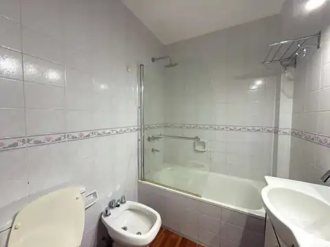 Departamento de 2 y 1/2 ambientes en duplex con balcon