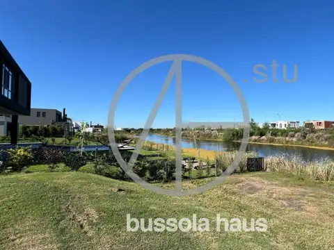 Lote en venta al agua en Muelles Puertos Escobar